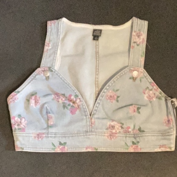 NWT Wild‎ Fable Size M Top Light Wash Floral Cropped Denim Vest - Picture 3 of 9